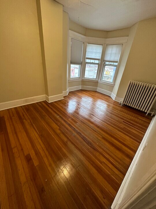 657 Myrtle Ave, Unit 2nd Floor in Albany, NY - Building Photo