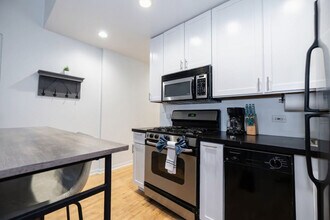 2544 N Burling St in Chicago, IL - Foto de edificio - Building Photo