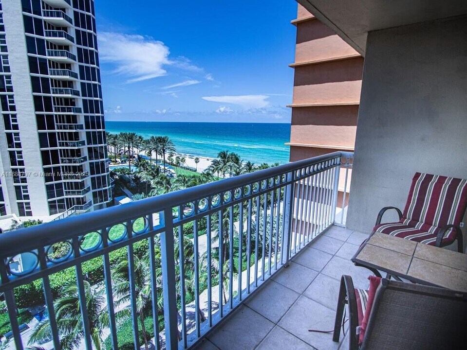 19201 Collins Ave in Sunny Isles Beach, FL - Foto de edificio
