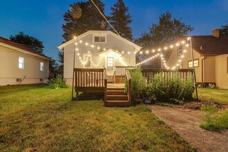 16 S Hudson St in Westmont, IL - Foto de edificio - Building Photo