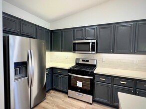 81464 Avenida Esmeralda in Indio, CA - Foto de edificio - Building Photo