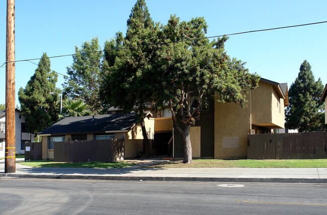 1023 W Central Ave in Santa Ana, CA - Building Photo - Building Photo