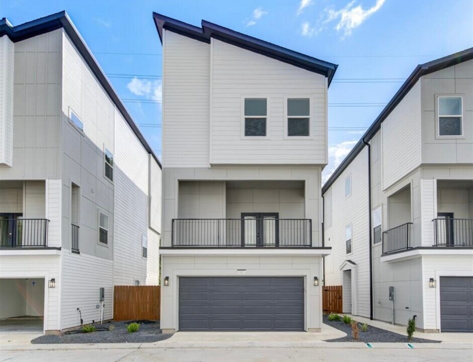 1102 Paul Quinn St in Houston, TX - Building Photo