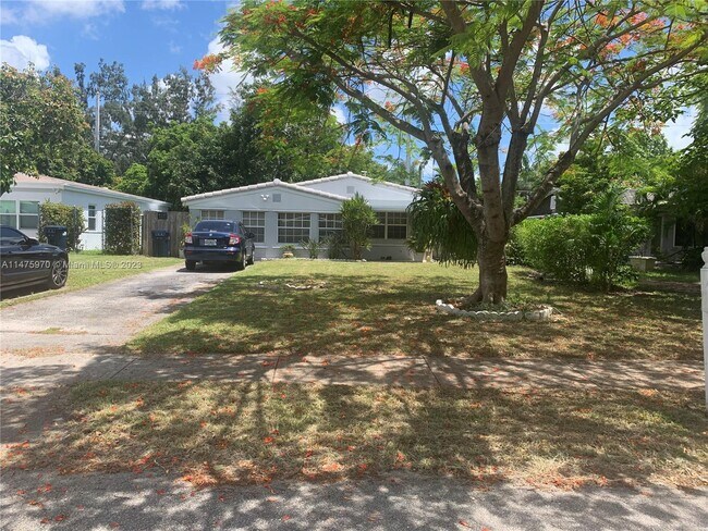 1335 NE 182nd St in North Miami Beach, FL - Building Photo - Building Photo