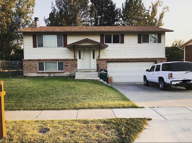 property at 3027 W 4375 S