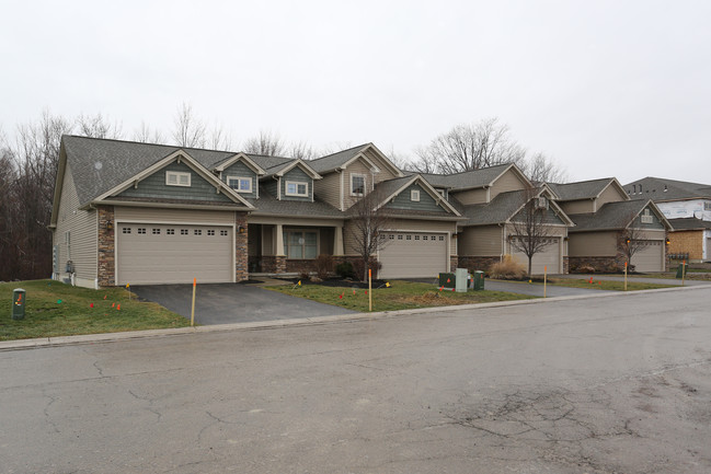 Sherwood Meadows Apartments & Townhomes in Hamburg, NY - Building Photo - Building Photo