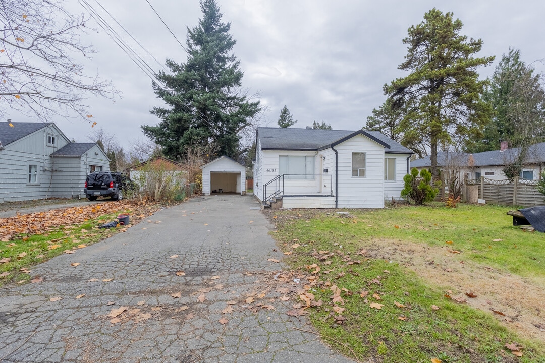 46153 Cleveland Ave in Chilliwack, BC - Building Photo