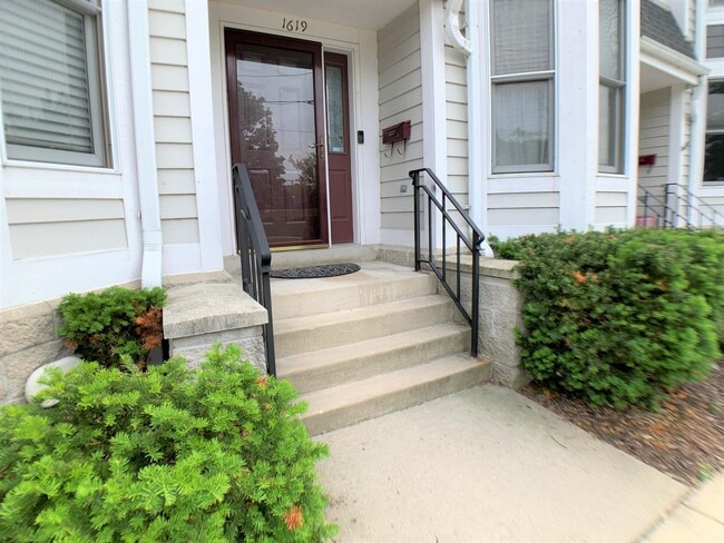 1619 E Park Plz in Milwaukee, WI - Building Photo - Building Photo
