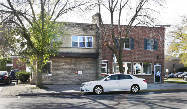 521-555 W Greenwood Ave in Waukegan, IL - Building Photo - Building Photo