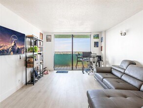 1825 W 44th Pl in Hialeah, FL - Building Photo - Building Photo