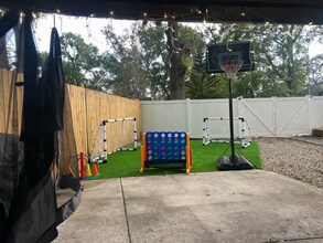 1204 E Lambright St in Tampa, FL - Building Photo - Building Photo