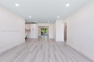 7003 NW 99th Ave in Tamarac, FL - Building Photo - Building Photo
