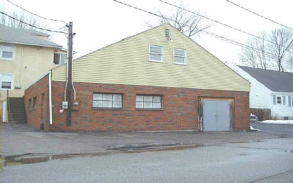 131 Pleasant St in Watertown, MA - Building Photo - Building Photo