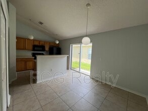 2049 Whispering Trails Blvd in Winter Haven, FL - Foto de edificio - Building Photo
