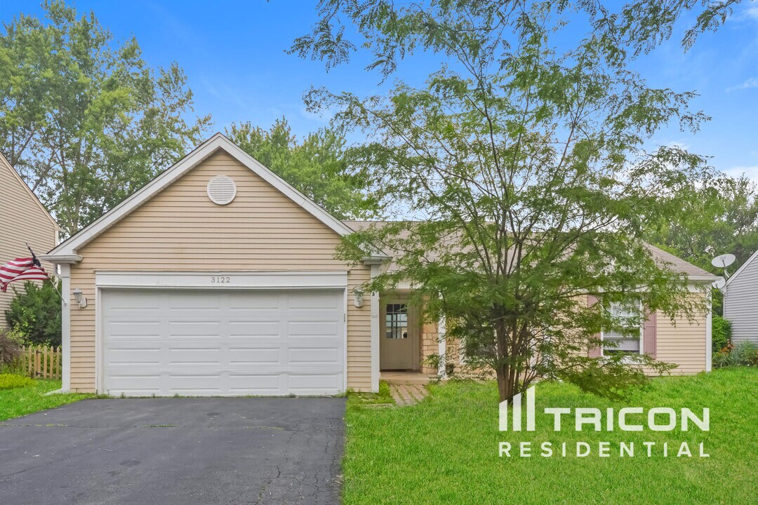 3122 Eugene Ln in Aurora, IL - Foto de edificio