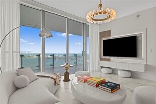700 NE 26th Terrace in Miami, FL - Building Photo