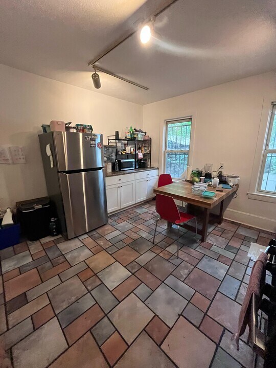 731 Parker St, Unit 1 in Boston, MA - Foto de edificio