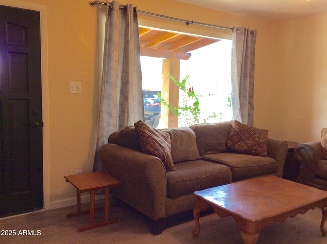 2011 N Van Ness Ave in Tempe, AZ - Building Photo - Building Photo
