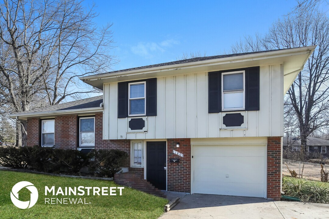 11801 Armitage Dr in Kansas City, MO - Building Photo