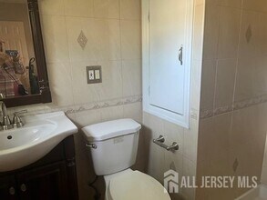 9 Winthrop Rd in Edison, NJ - Building Photo - Building Photo