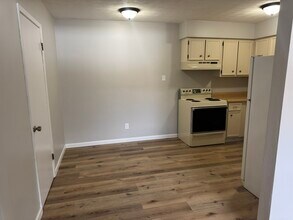 310 30th Avenue Ct, Unit 4 in Moline, IL - Building Photo - Building Photo