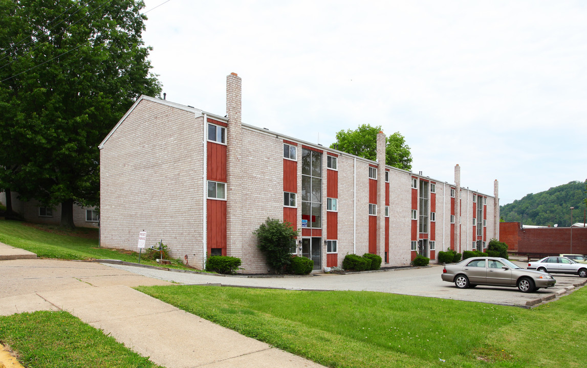 Parkside Apartments in Wilmerding, PA - Foto de edificio