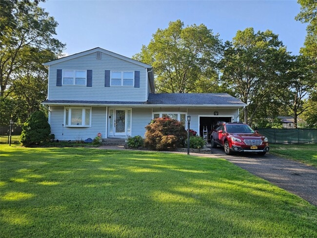 property at 15 Westbridge Dr