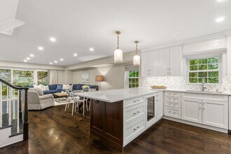 1050 Boston Post Rd in Rye, NY - Building Photo - Building Photo