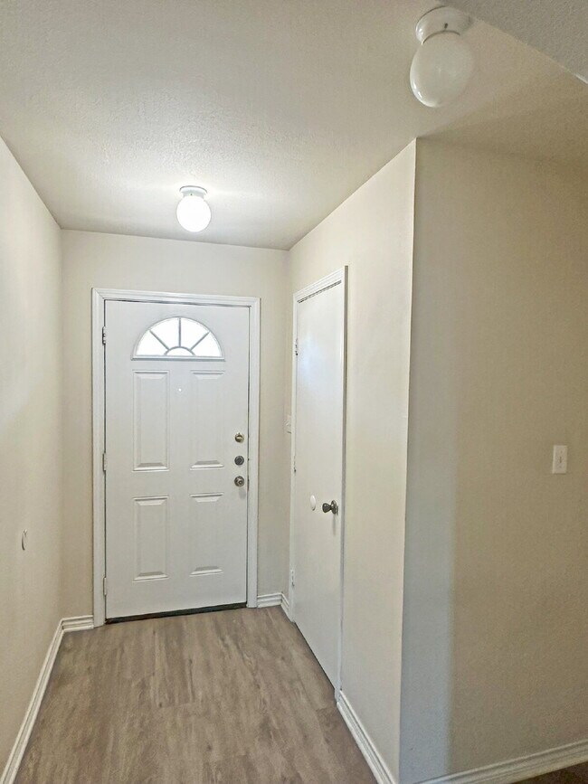 5015 Summit Pass-Unit -Unit 1 in San Antonio, TX - Foto de edificio - Building Photo