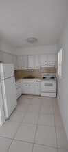 230 NE 40th St in Oakland Park, FL - Building Photo - Building Photo