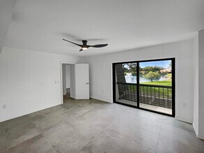 1315 13th Terrace in Palm Beach Gardens, FL - Building Photo - Building Photo