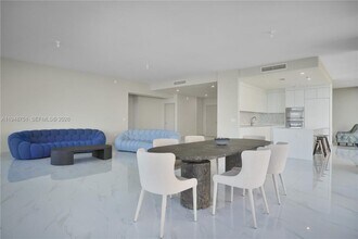 700 NE 24th St in Miami, FL - Foto de edificio - Building Photo