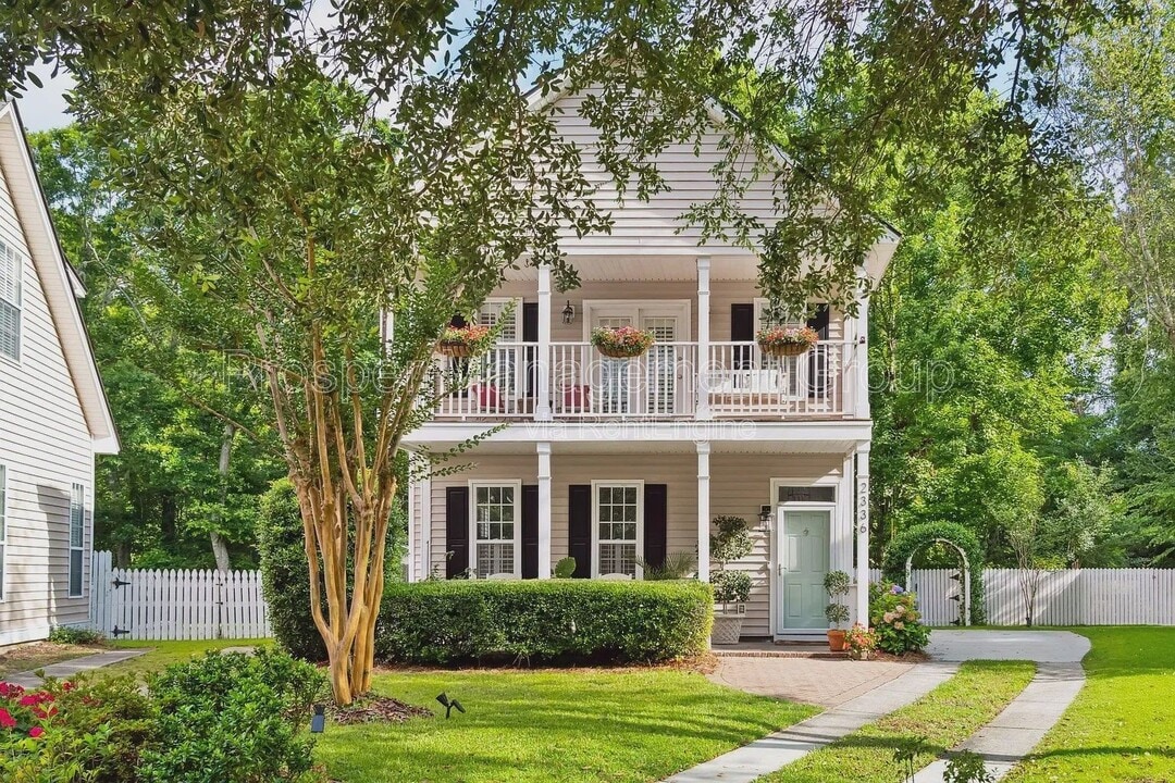 2336 Kennison Ln in Mount Pleasant, SC - Building Photo