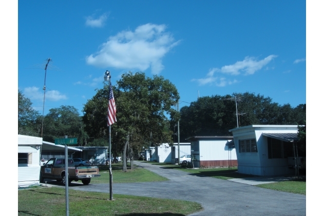 1335 Bell Ave in Lakeland, FL - Building Photo