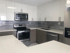 18081 Biscayne Blvd, Unit 703 in Aventura, FL - Building Photo - Building Photo