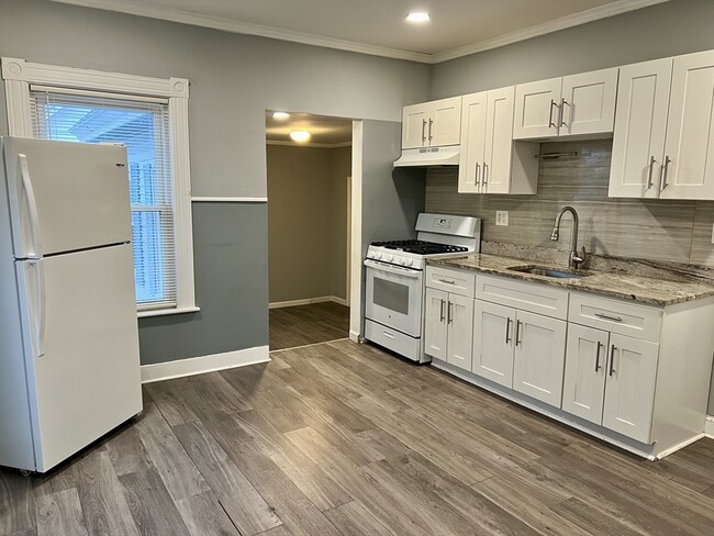 15 Church Ave, Unit 4 in Woburn, MA - Building Photo - Building Photo