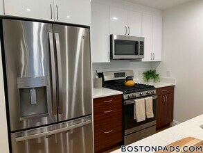 120 Gerry Rd in Brookline, MA - Building Photo - Building Photo