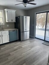 22 Mammoth Rd, Unit Sunny Home for Rent in Hooksett, NH - Foto de edificio - Building Photo