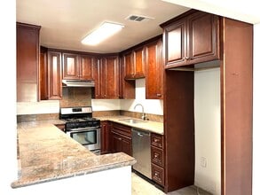 6955 Calhoun Ave in Van Nuys, CA - Building Photo - Building Photo