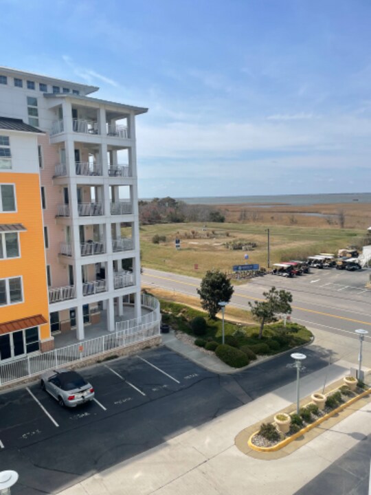 3700 Sandpiper Rd in Virginia Beach, VA - Building Photo