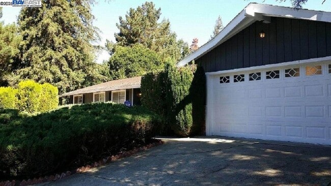 property at 3 Southwaite Ct