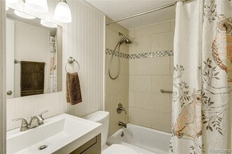 7187 Silver Lake Rd in Linden, MI - Foto de edificio - Building Photo