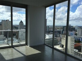 151 SE 1st St in Miami, FL - Building Photo