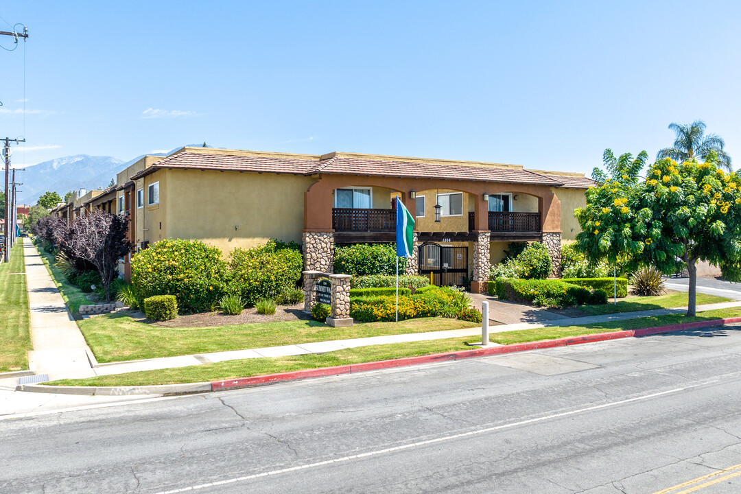 Summit Walk Apartments in Ontario, CA - Building Photo