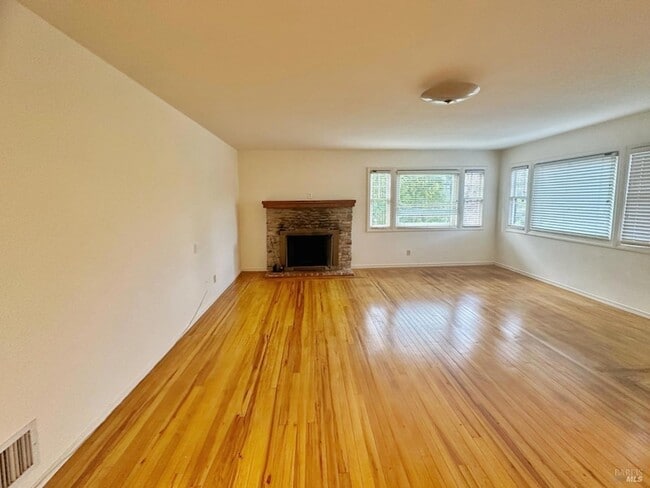 250 Edgewood Ave in Mill Valley, CA - Building Photo - Building Photo