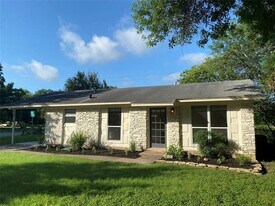 3104 Birdwood Cir in Austin, TX - Building Photo