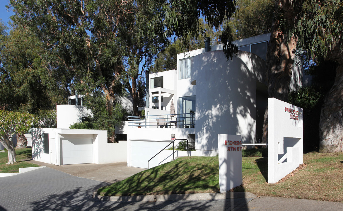 Stratford Woods in Del Mar, CA - Building Photo