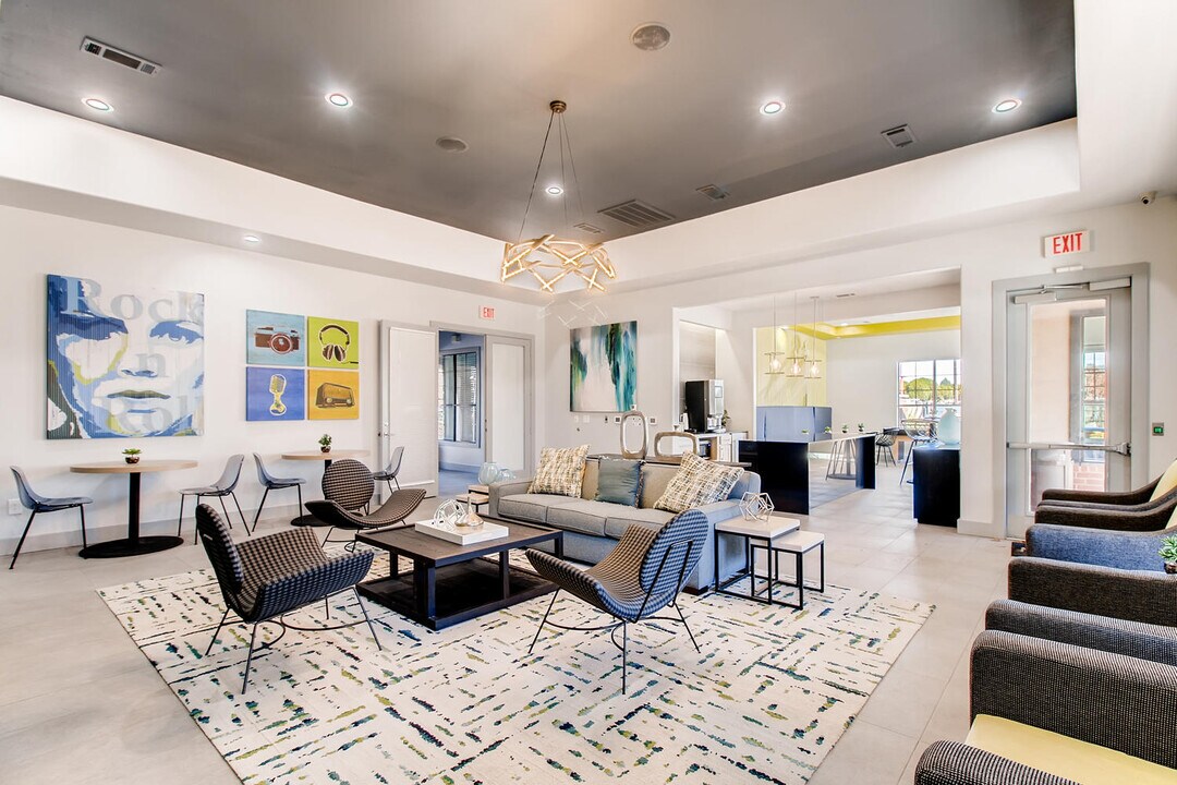 Midtown 905 in Denton, TX - Building Photo