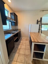 562 Sandy Shores Dr in Lathrop, CA - Building Photo - Building Photo