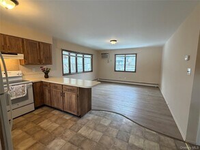 511A 6th St in East Northport, NY - Building Photo - Building Photo